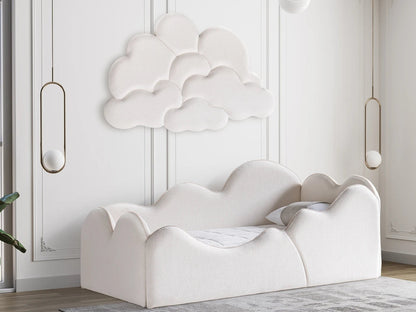 Kinderbett Orka (inkl. Wandpaneel) – Wolken-Design & Orthopädische Matratze