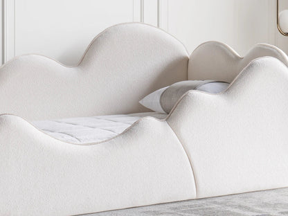 Kinderbett Orka (inkl. Wandpaneel) – Wolken-Design & Orthopädische Matratze