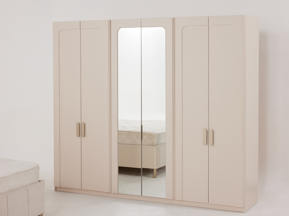 Rodosit Kleiderschrank
